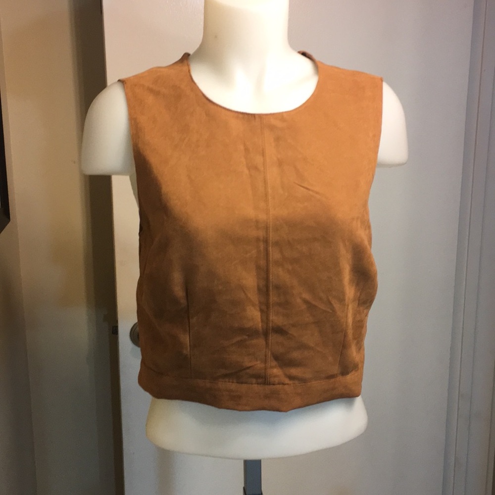 💙Great Cond Suede looking crop Top💙 - Picture 2 of 8